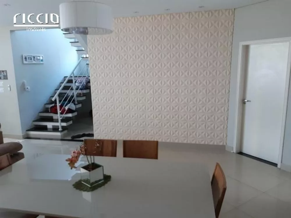 Casa à venda com 4 quartos, 250m² - Foto 4