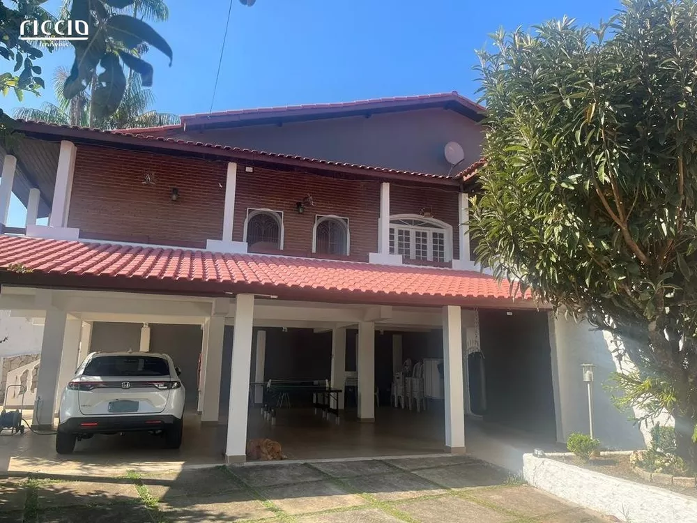 Chácara, 3 quartos, 1660 m² - Foto 1