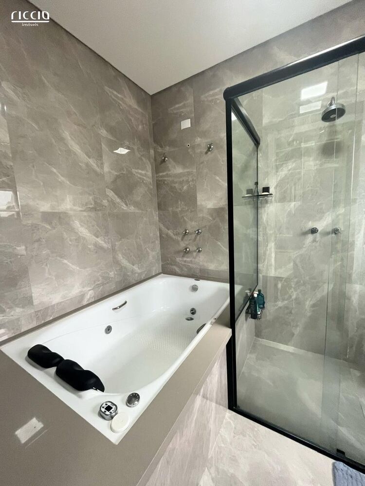 Casa de Condomínio à venda com 4 quartos, 205m² - Foto 2