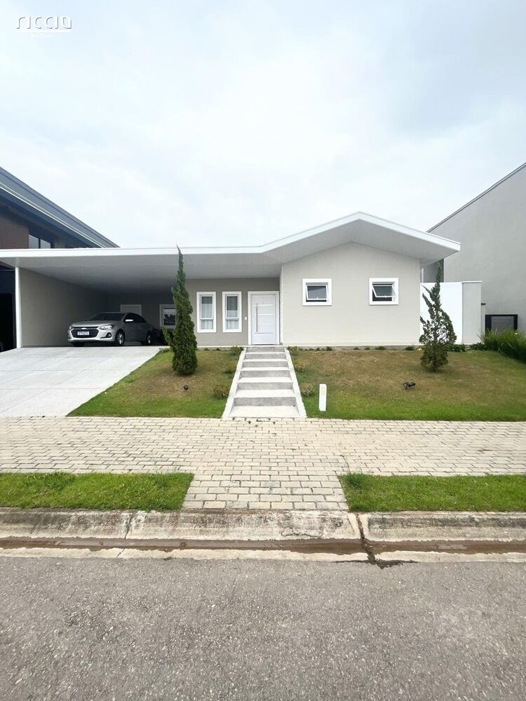 Casa de Condomínio à venda com 4 quartos, 205m² - Foto 1
