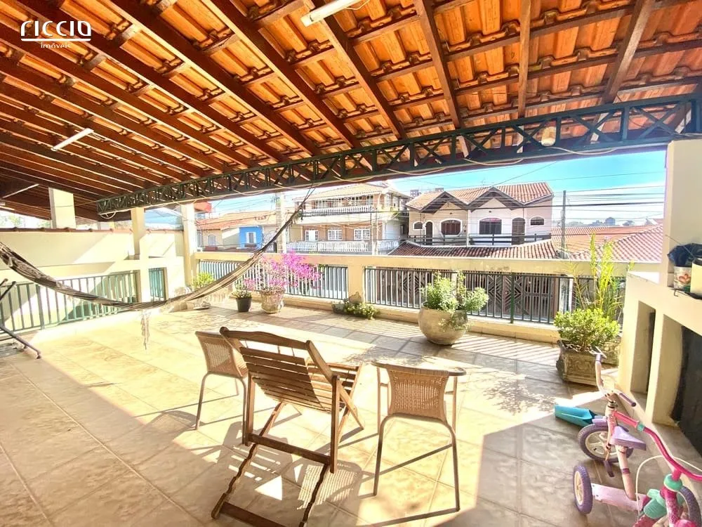 Casa, 4 quartos, 230 m² - Foto 1