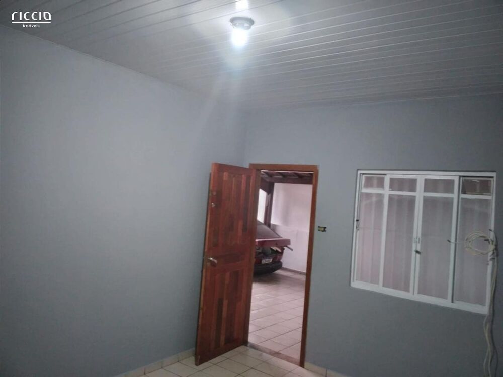 Casa à venda com 2 quartos, 200m² - Foto 7