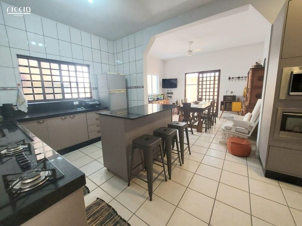 Casa, 4 quartos, 240 m² - Foto 17