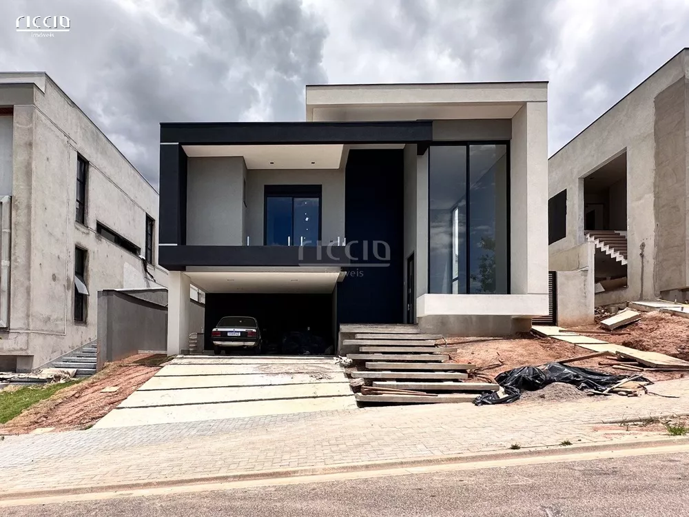 Casa de Condomínio à venda com 4 quartos, 325m² - Foto 1