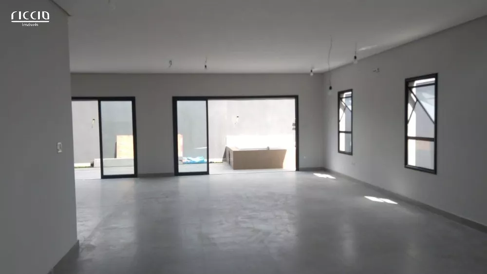 Casa de Condomínio à venda com 3 quartos, 220m² - Foto 3