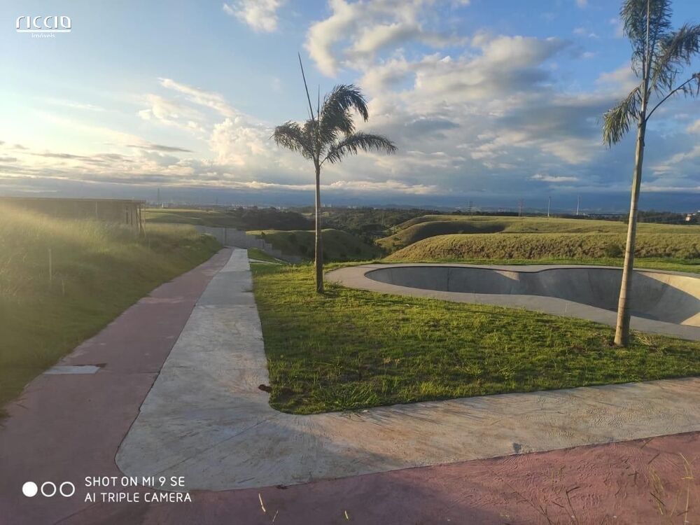 Casa de Condomínio à venda com 4 quartos, 335m² - Foto 3