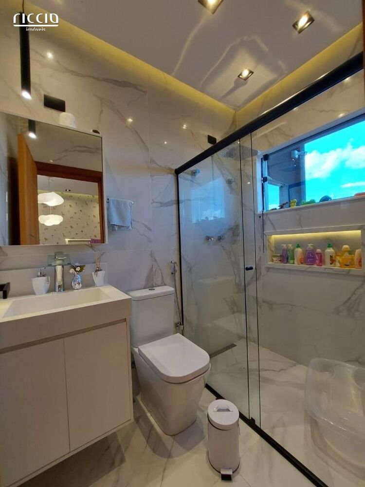 Casa de Condomínio à venda com 4 quartos, 335m² - Foto 2