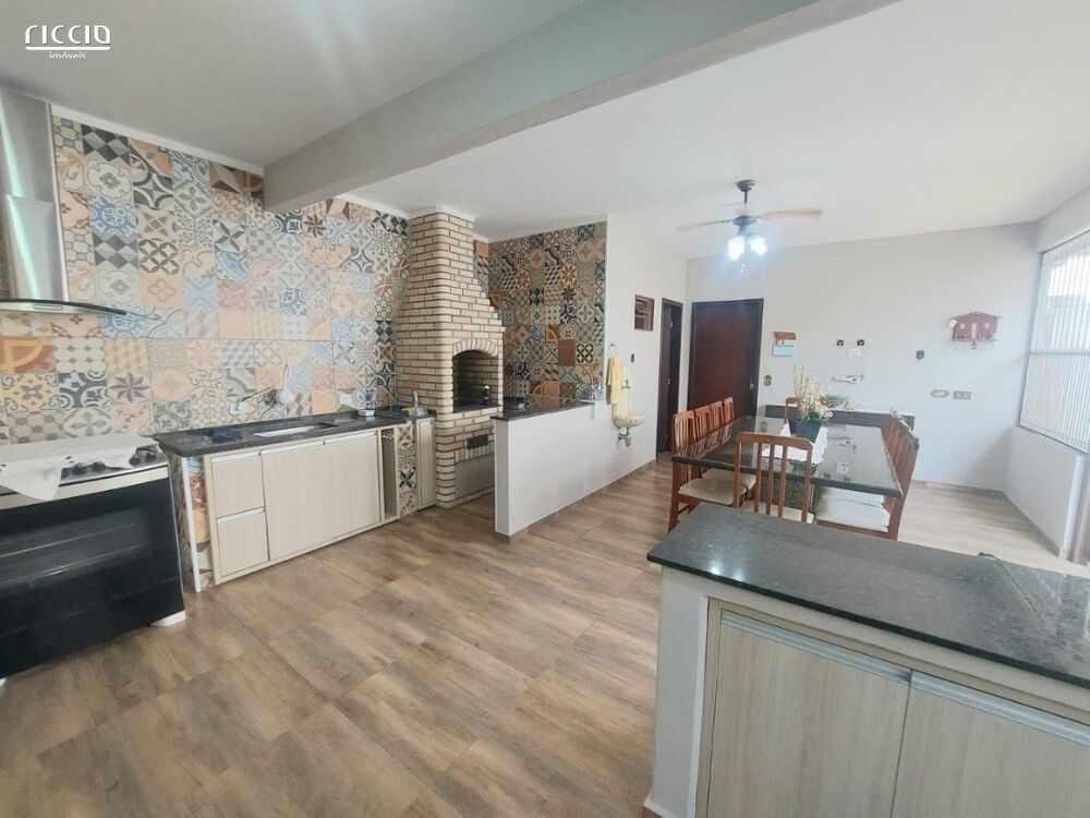 Casa à venda com 5 quartos, 168m² - Foto 13