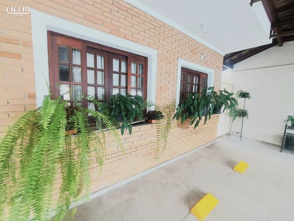 Casa à venda com 5 quartos, 168m² - Foto 15