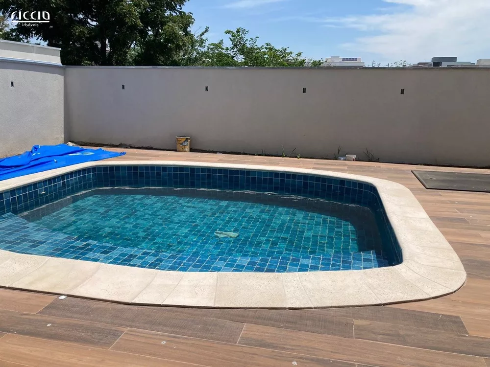 Casa de Condomínio à venda com 3 quartos, 224m² - Foto 4