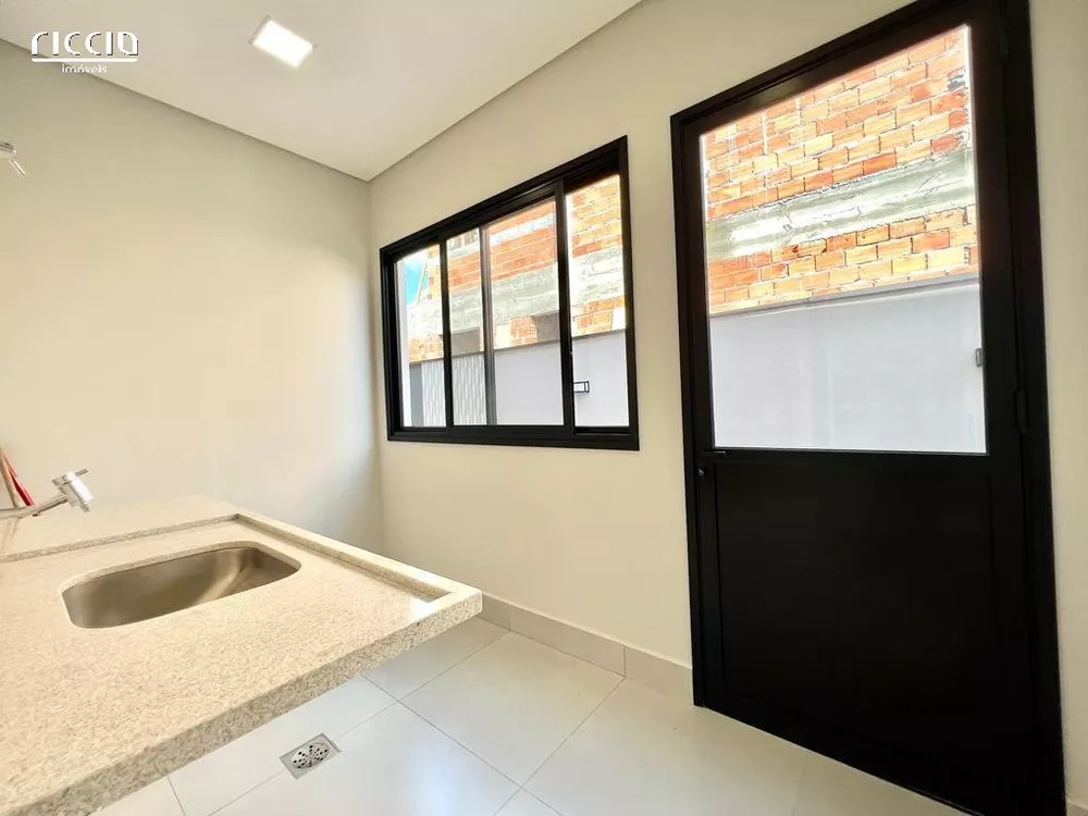 Casa de Condomínio à venda com 4 quartos, 265m² - Foto 2