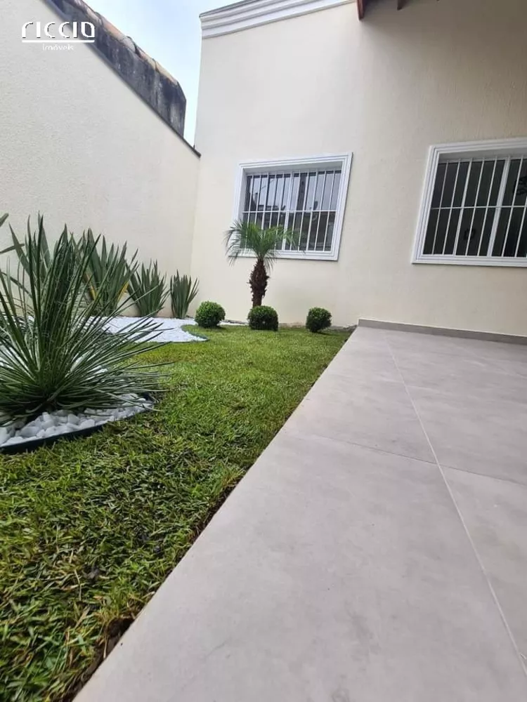 Casa à venda com 3 quartos, 161m² - Foto 1