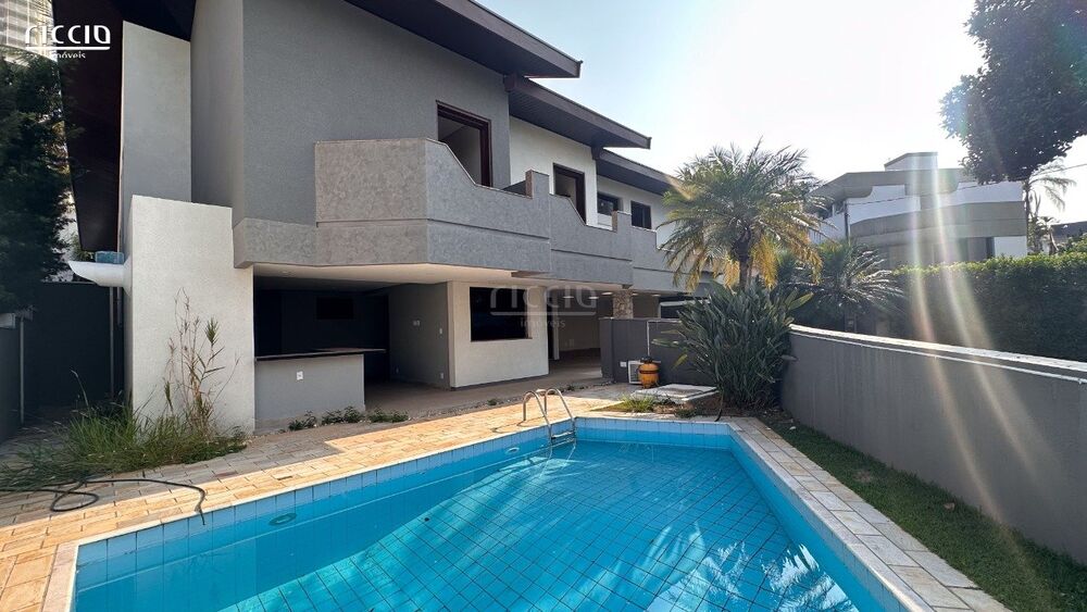 Casa de Condomínio à venda com 4 quartos, 450m² - Foto 1