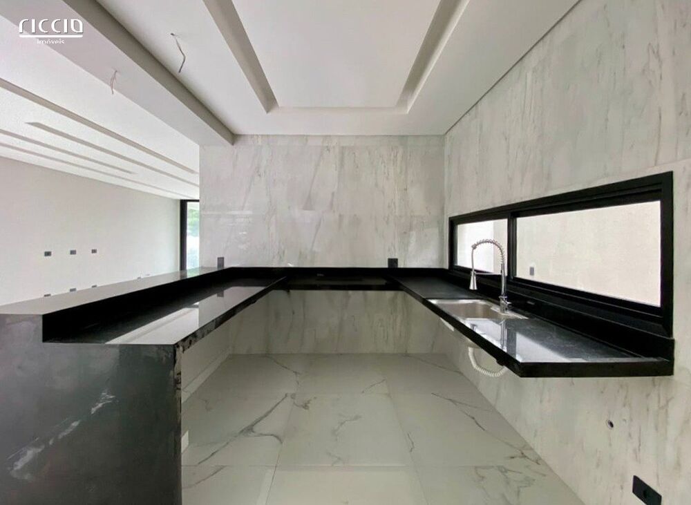 Casa de Condomínio à venda com 4 quartos, 250m² - Foto 4