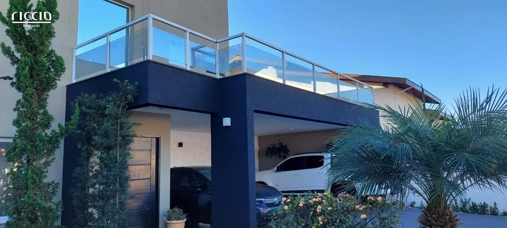 Casa à venda com 3 quartos, 287m² - Foto 1