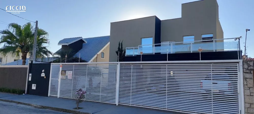 Casa à venda com 3 quartos, 287m² - Foto 2