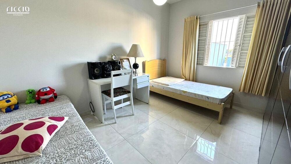 Casa, 4 quartos, 180 m² - Foto 4