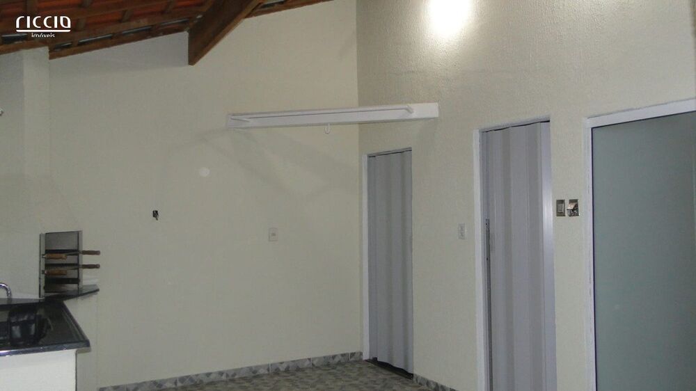 Casa à venda com 2 quartos, 70m² - Foto 6