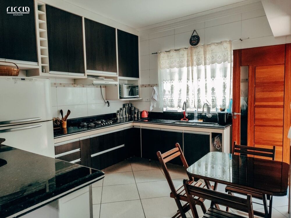 Casa à venda com 3 quartos, 230m² - Foto 4