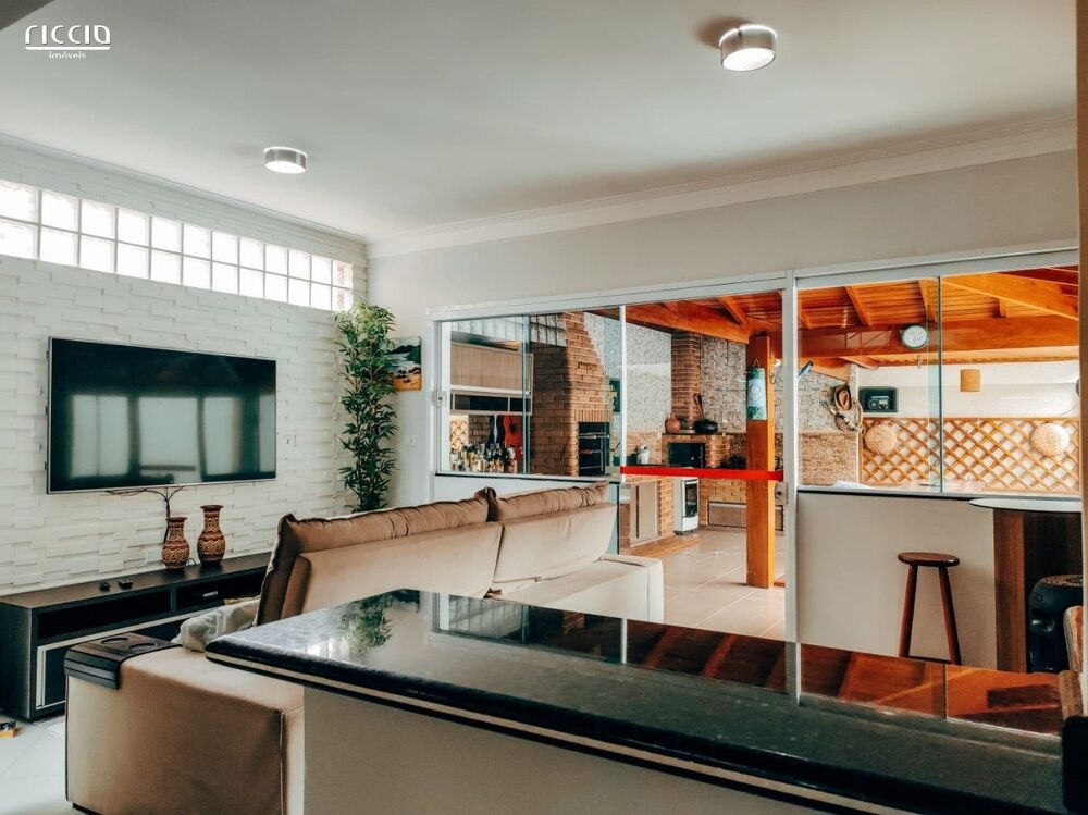 Casa à venda com 3 quartos, 230m² - Foto 3
