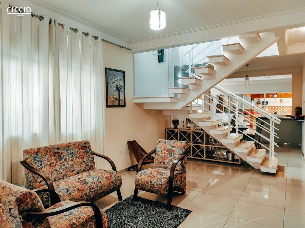 Casa à venda com 3 quartos, 230m² - Foto 1