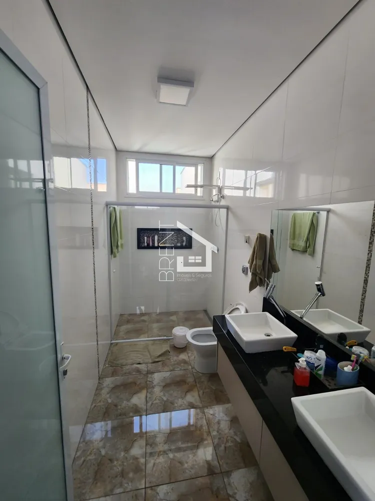 Casa, 4 quartos, 245 m² - Foto 1
