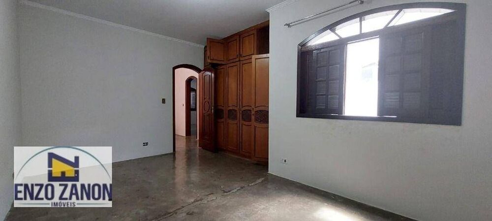 Casa à venda e aluguel com 3 quartos, 540m² - Foto 4
