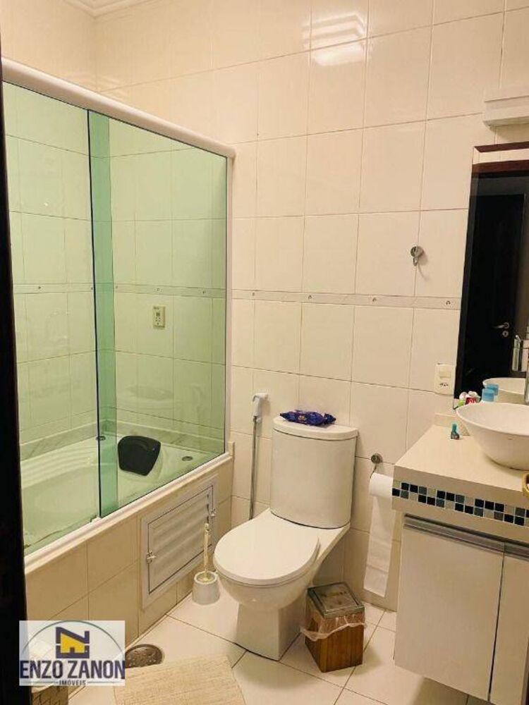 Sobrado à venda com 3 quartos, 237m² - Foto 1