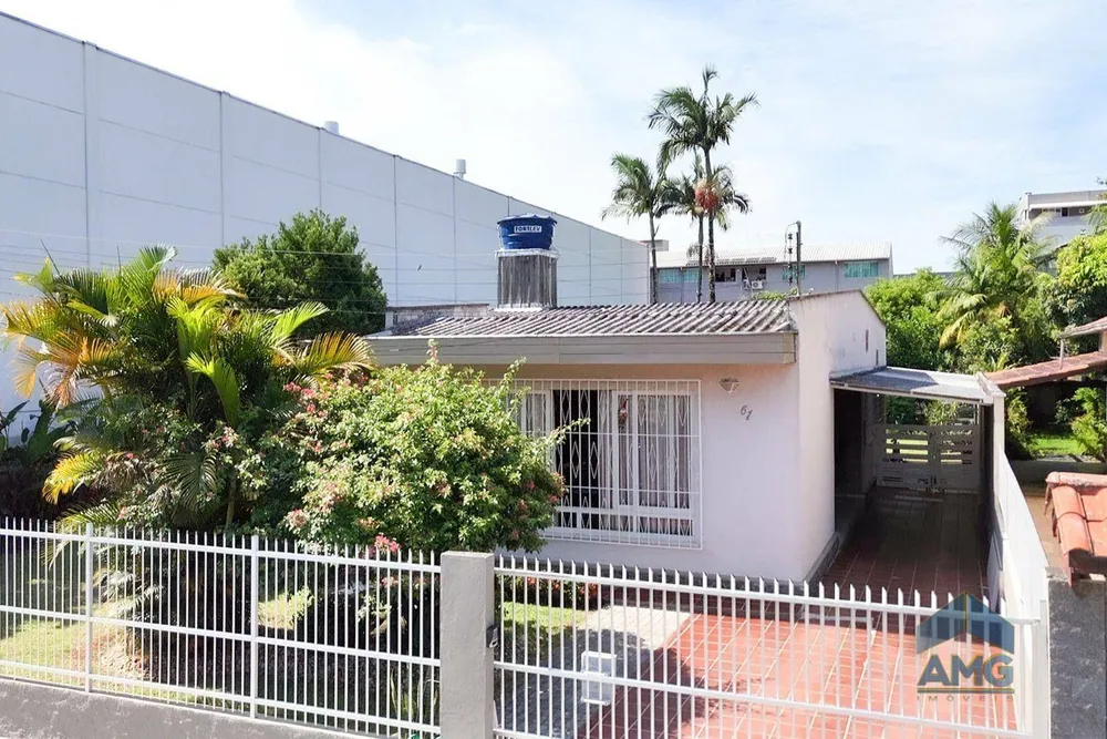 Casa, 4 quartos, 245 m² - Foto 1