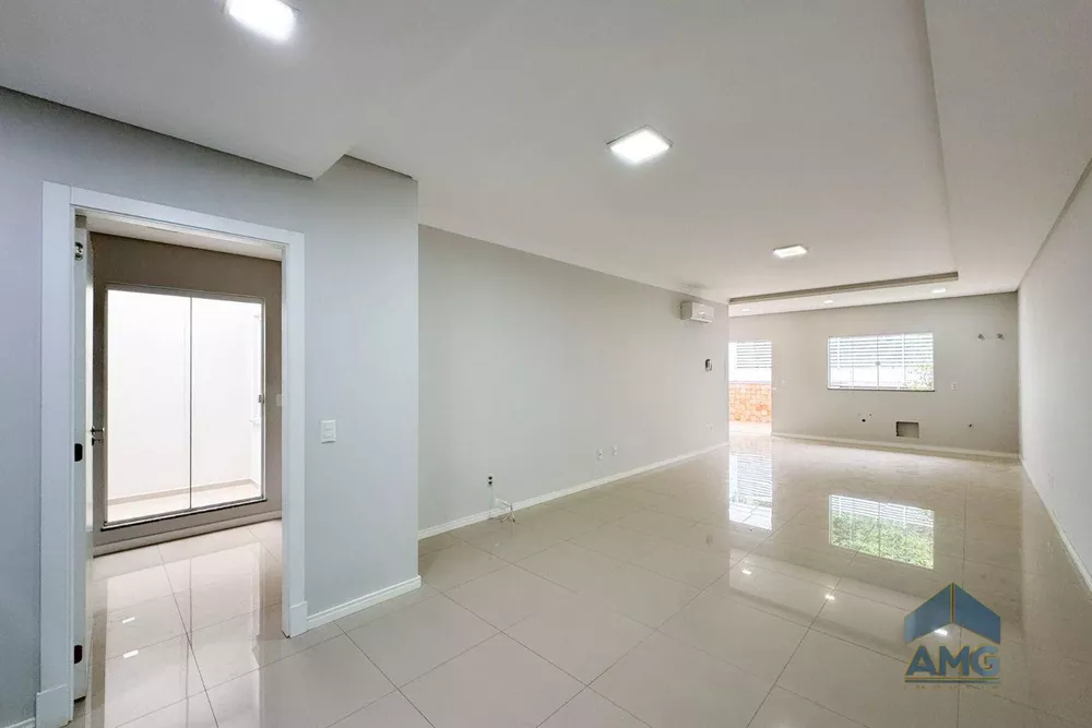 Casa, 3 quartos, 210 m² - Foto 1