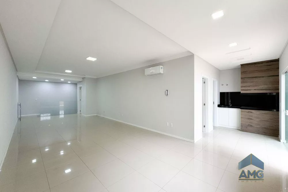 Casa, 3 quartos, 210 m² - Foto 3