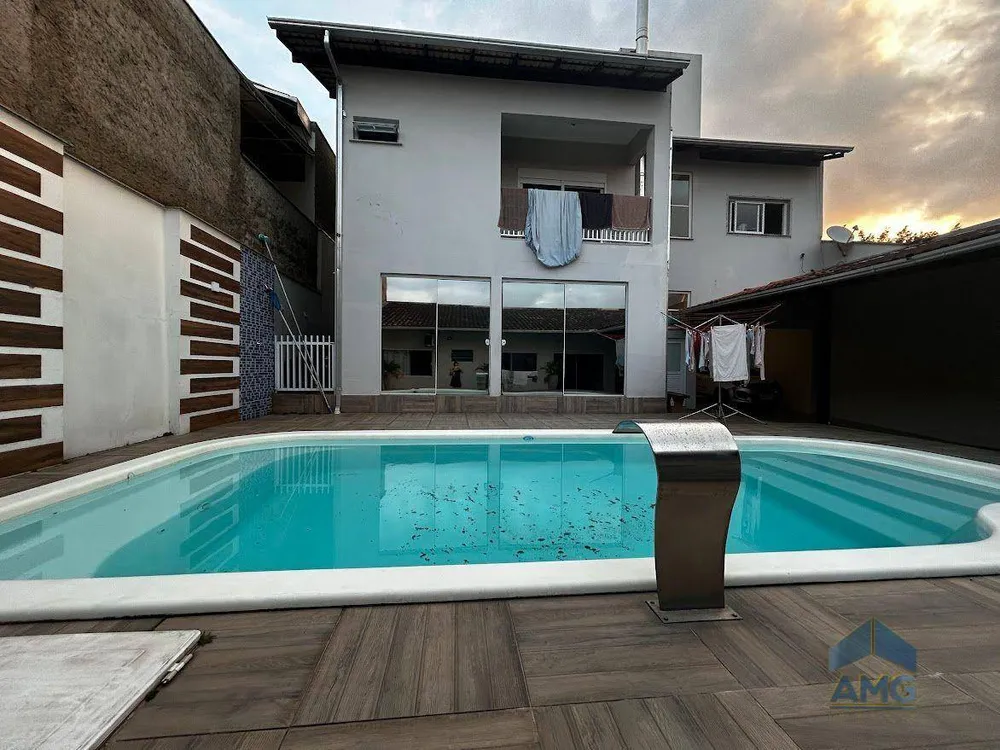 Casa, 4 quartos, 360 m² - Foto 1