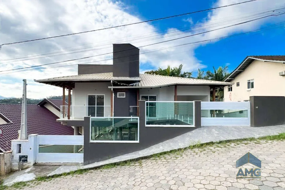 Casa, 3 quartos, 194 m² - Foto 1
