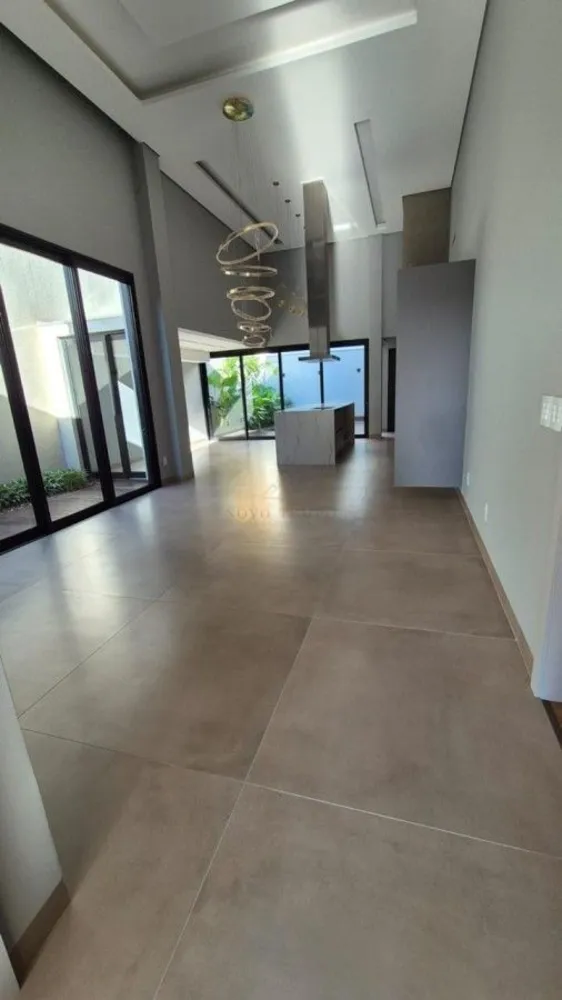 Casa, 3 quartos, 219 m² - Foto 1