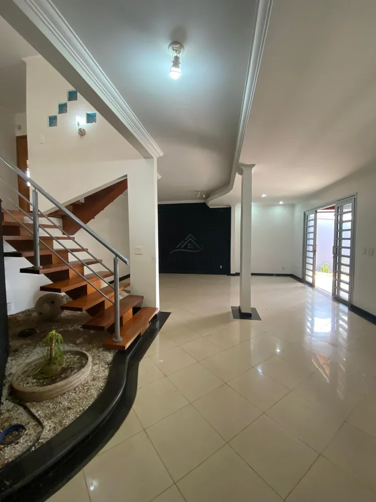 Casa, 3 quartos, 240 m² - Foto 1