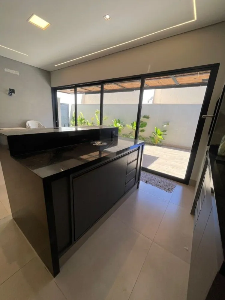Casa, 3 quartos, 211 m² - Foto 1