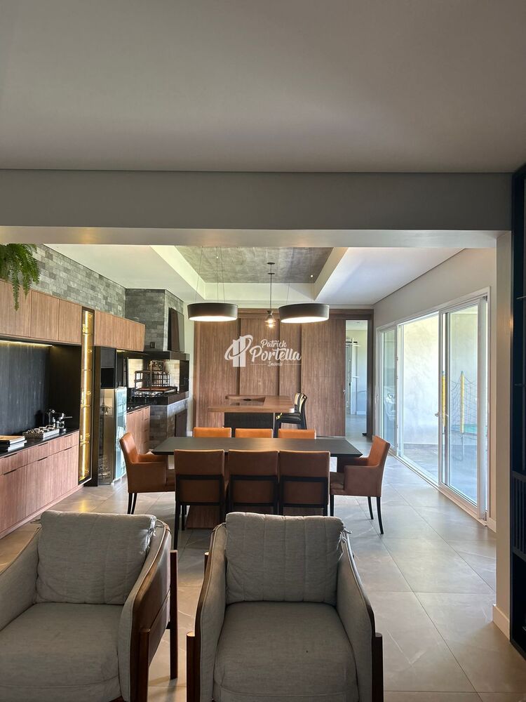 Casa de Condomínio à venda com 4 quartos, 360m² - Foto 2