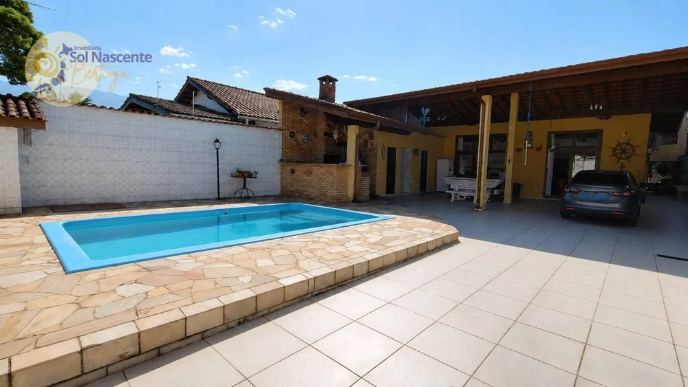 Casa, 3 quartos, 207 m² - Foto 1