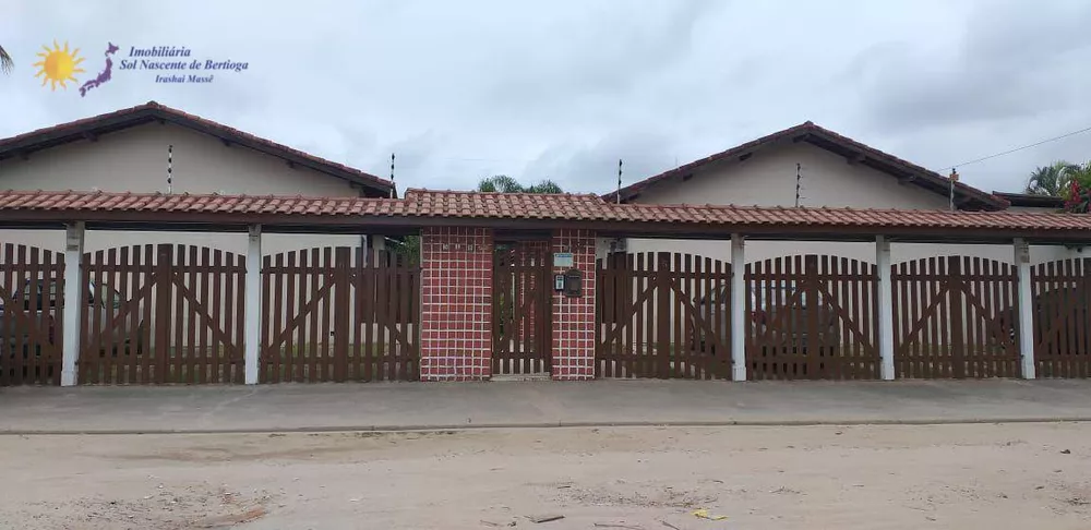 Casa à venda com 2 quartos, 70m² - Foto 2