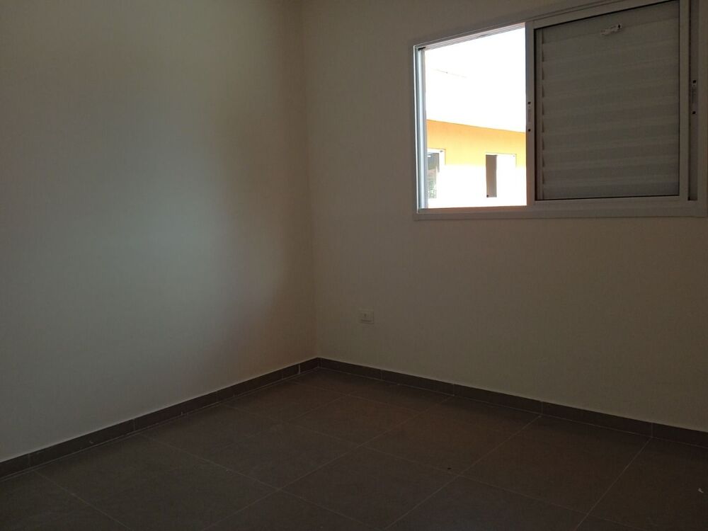 Casa à venda e aluguel com 2 quartos, 55m² - Foto 2