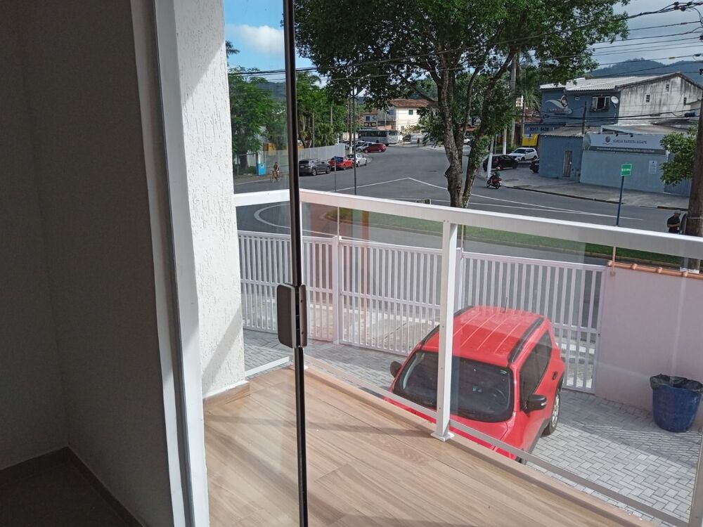Casa à venda e aluguel com 2 quartos, 55m² - Foto 1