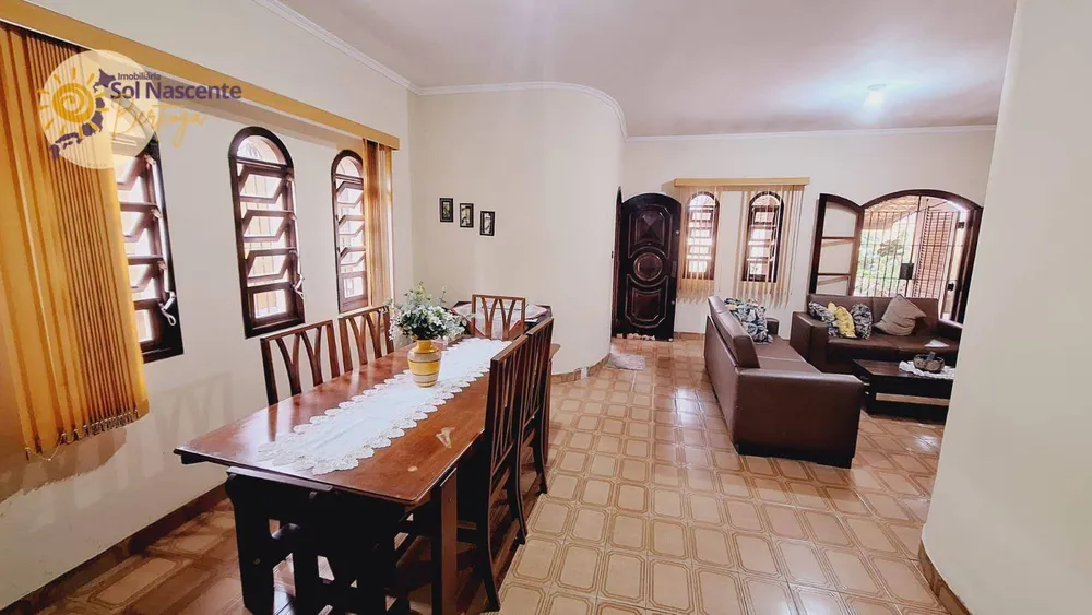 Casa, 5 quartos, 141 m² - Foto 1