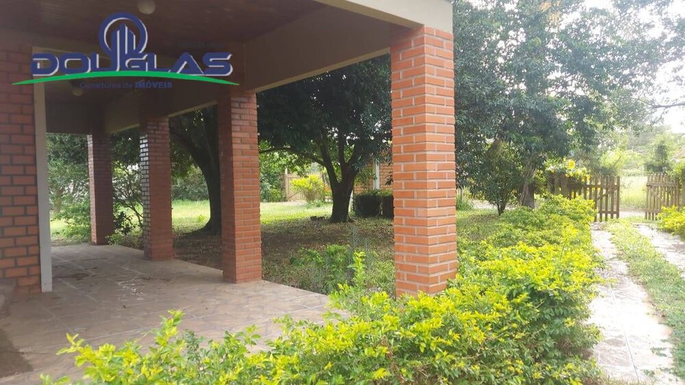 Casa à venda com 3 quartos, 900m² - Foto 1