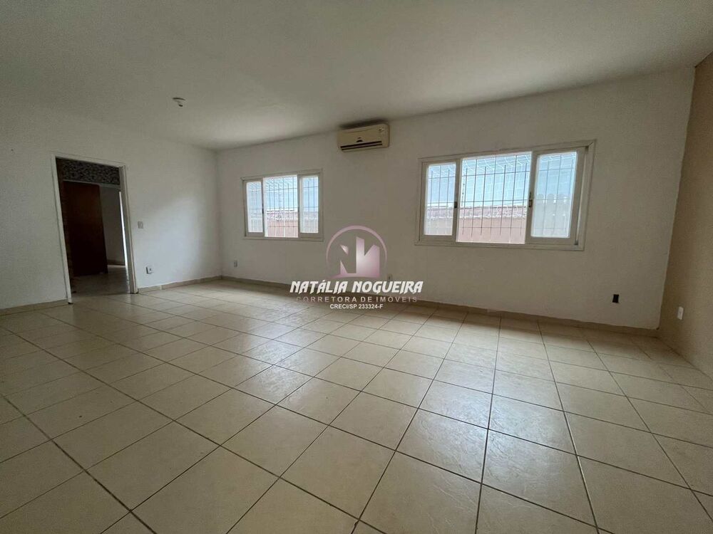 Casa à venda e aluguel com 3 quartos, 255m² - Foto 1