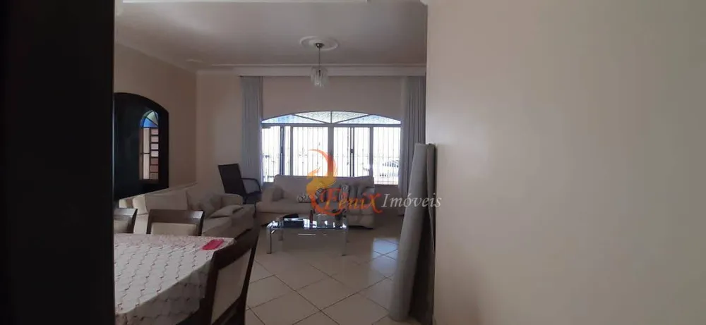 Casa, 3 quartos, 194 m² - Foto 2