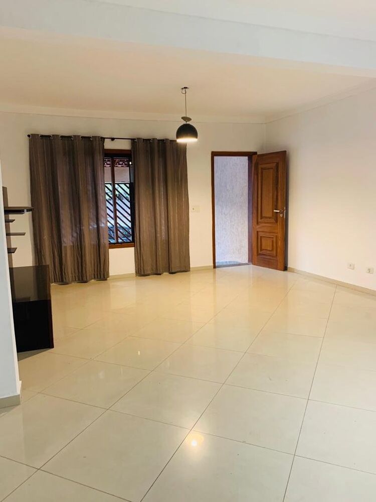 Casa para alugar com 2 quartos, 400m² - Foto 2