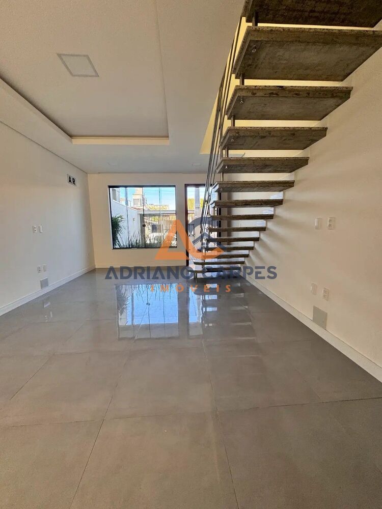 Casa à venda com 2 quartos, 120m² - Foto 3