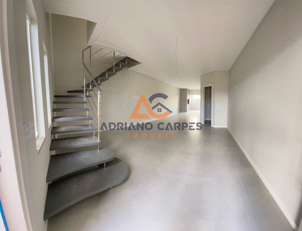 Casa à venda com 2 quartos, 140m² - Foto 1
