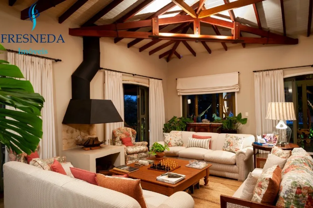 Sítio, 4 quartos, 1600 m² - Foto 1
