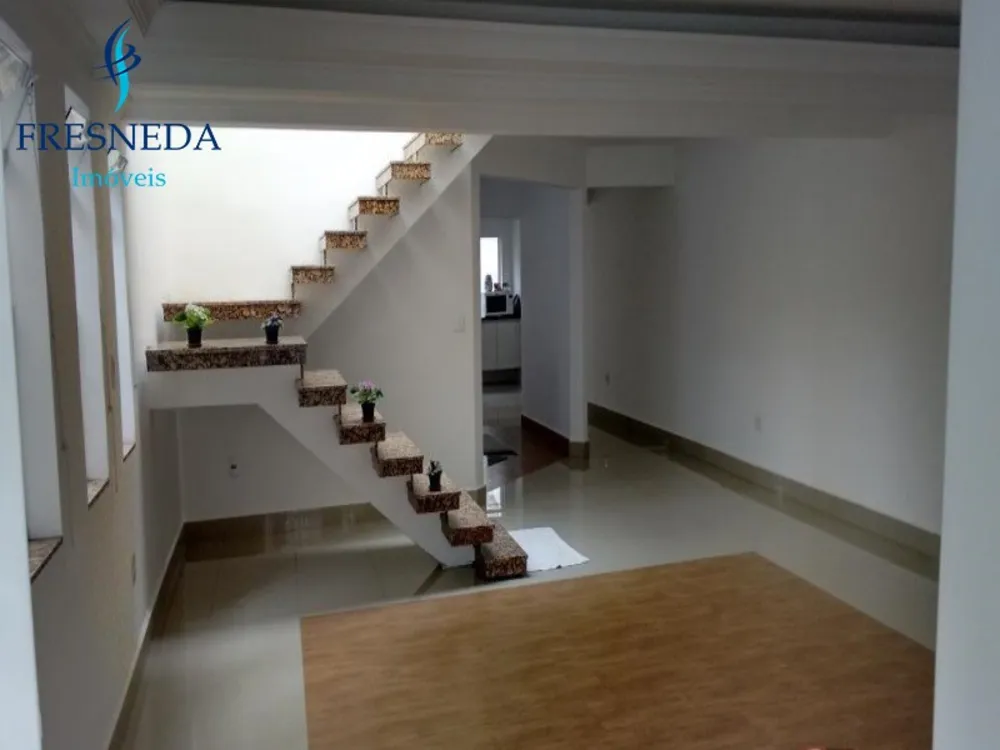 Sobrado, 3 quartos, 370 m² - Foto 1